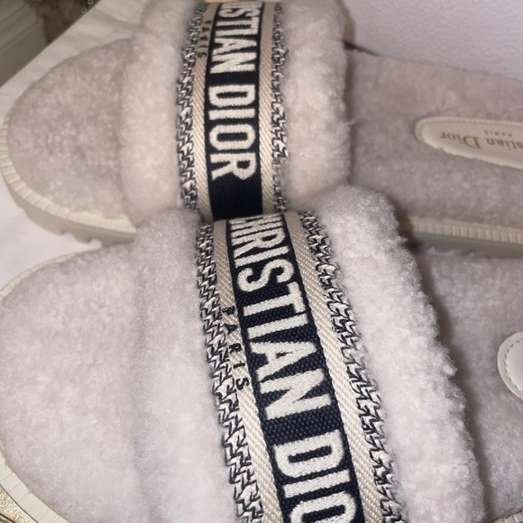 Christian Dior Dway White Shearling Fur Logo Chunky Slide Flat Sandal - Picture 5 of 11